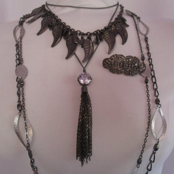 Lot of (3) Necklaces Unsigned Fashion (1) Gun Metal Brooch - Picture 3 of 9